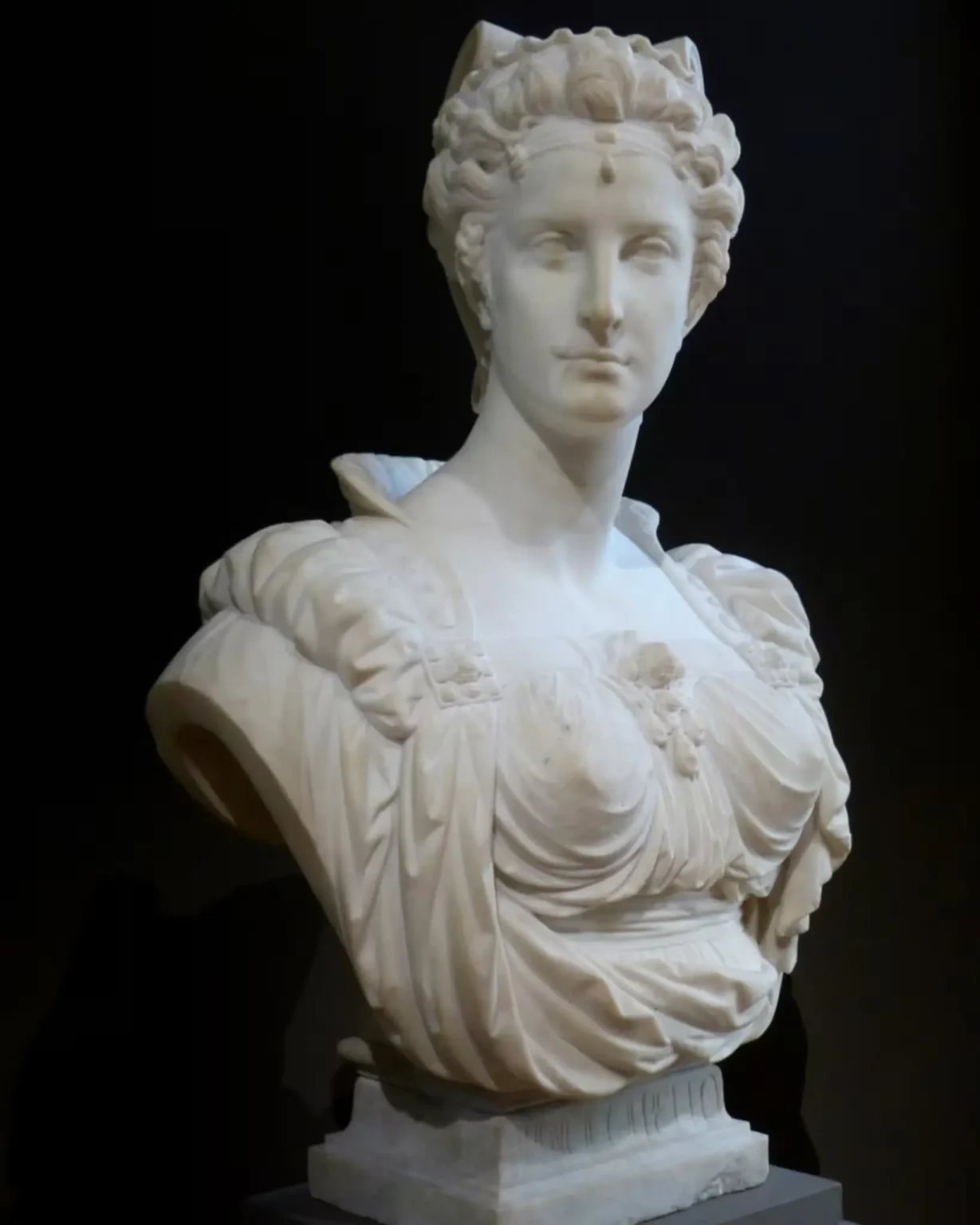Bust in white marble of Bianca Cappello
