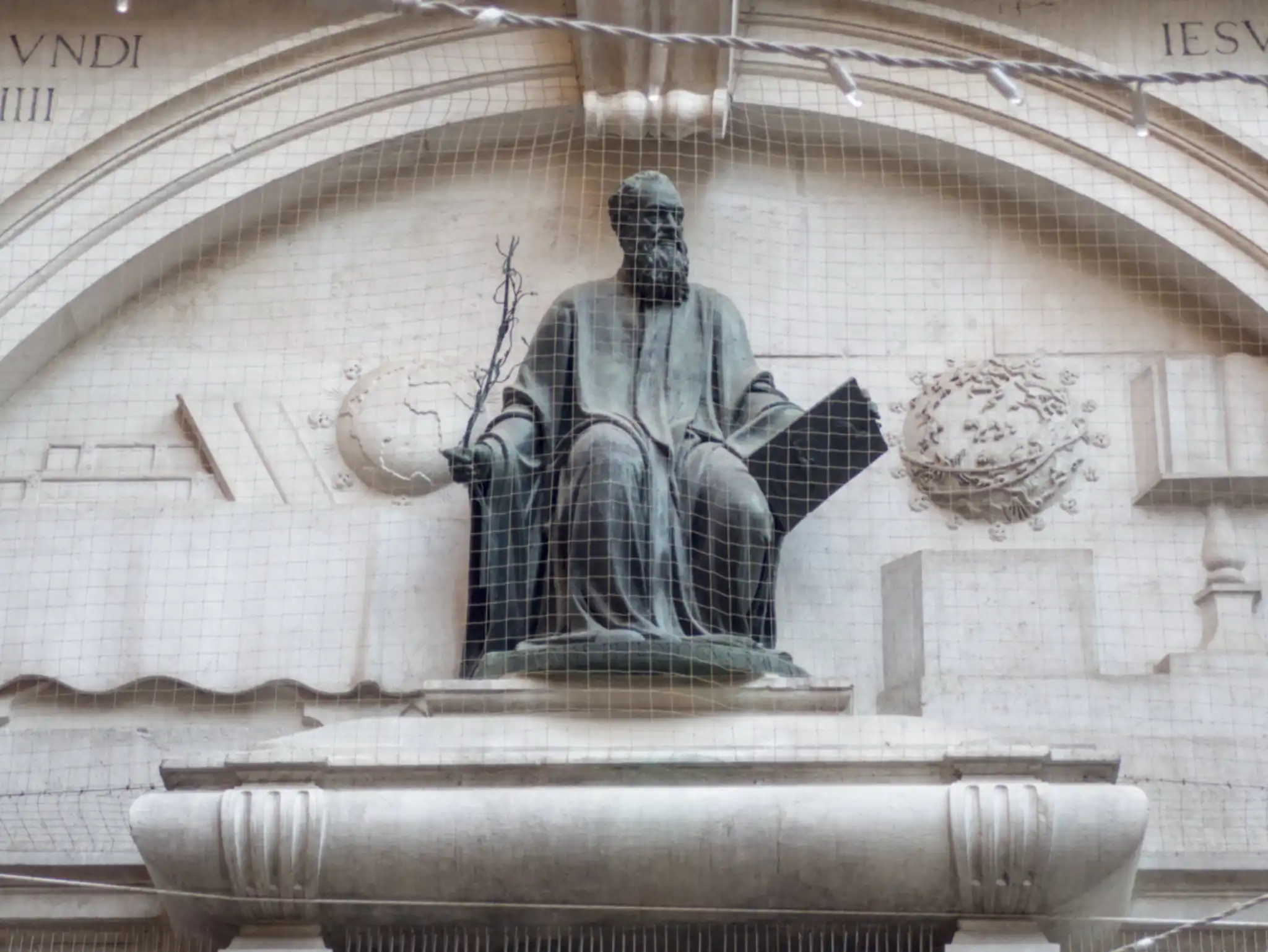Statue of Tommaso Ravenna on the façade of San Zulian, by Alessandro Vittoria.